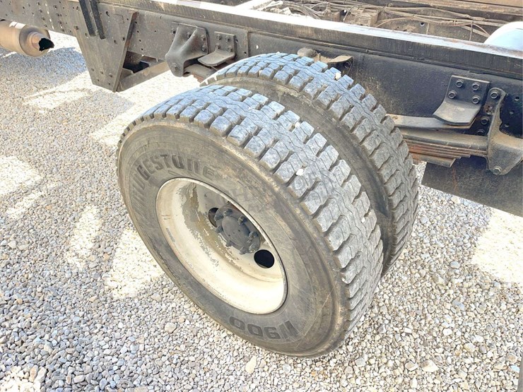 2002-chevrolet-c7500-single-axle-grain-truck-image-61