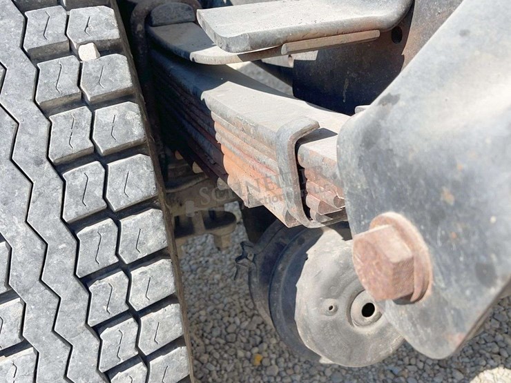 2002-chevrolet-c7500-single-axle-grain-truck-image-57