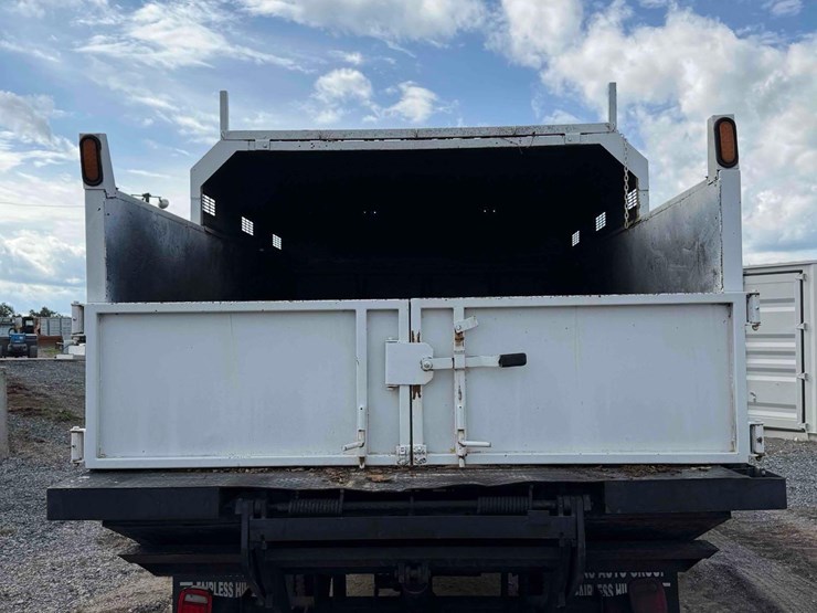 2013-international-4300m7-chipper-truck-image-4