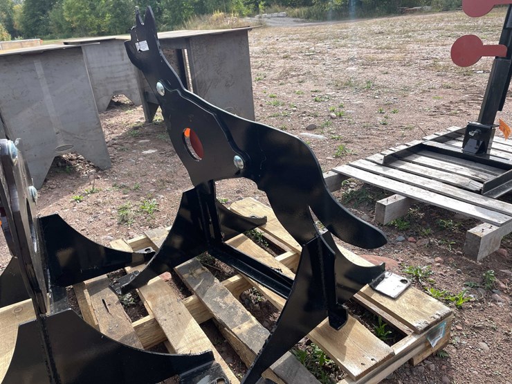 #5435-•-3/8-in.-ar500-steel-coyote-shooting-target-with-heart-flapper-image-2