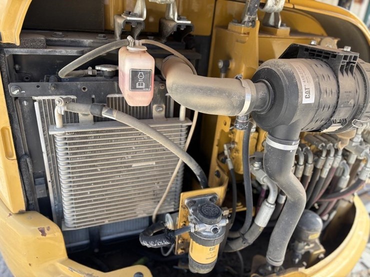 2019-caterpillar-303-image-11