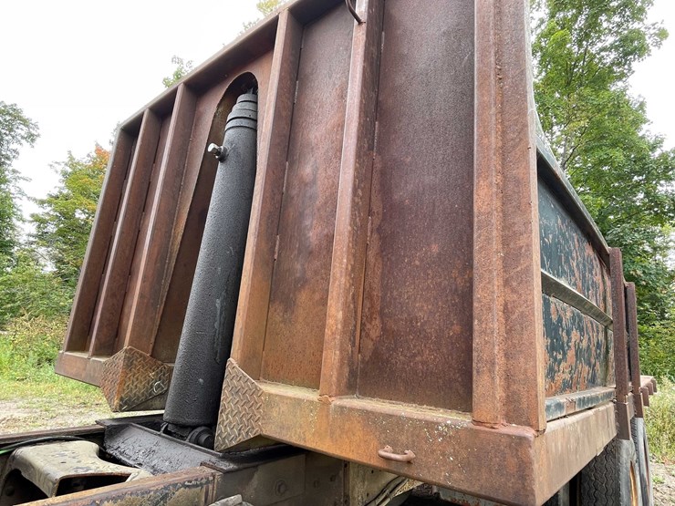 #5049-•-1980-ford-t/a-flatbed-dump-truck-(has-mi-title)-image-11