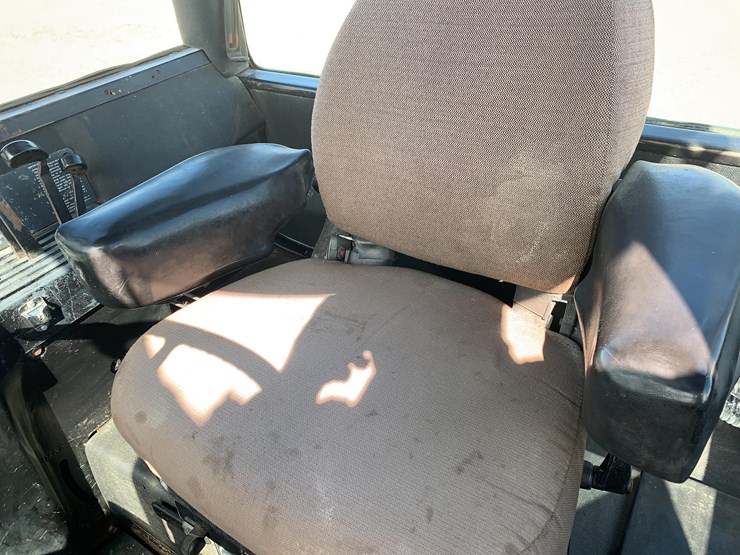 john-deere-8640-image-32