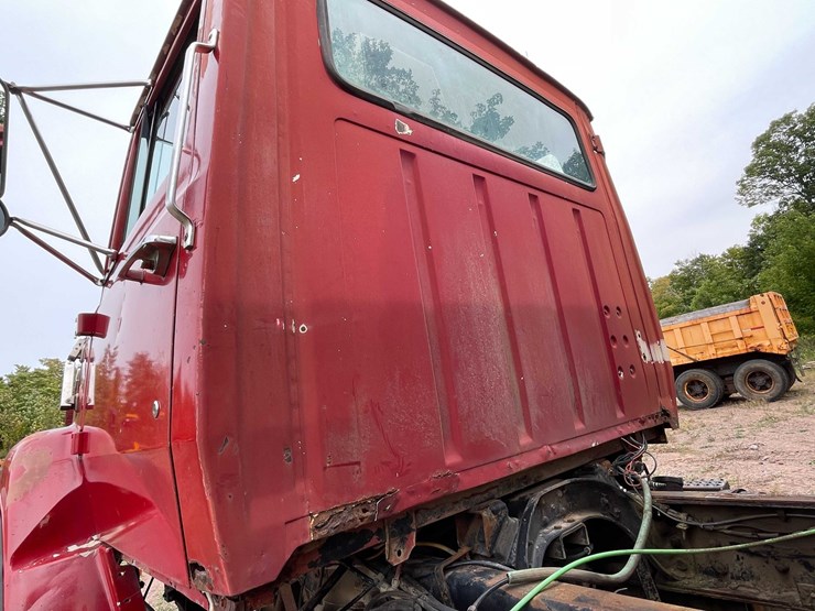 #5049-•-1980-ford-t/a-flatbed-dump-truck-(has-mi-title)-image-12