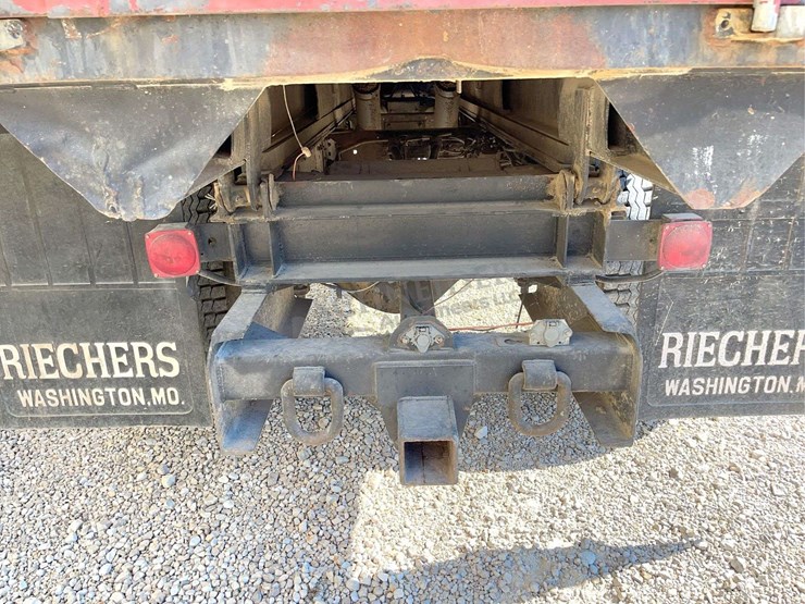 2002-chevrolet-c7500-single-axle-grain-truck-image-28