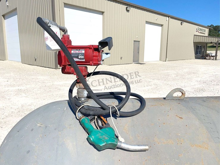 1,000-gallon-steel-fuel-tank-w/-fill-rite-pump-image-9