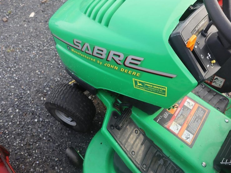 john-deere-sabre-riding-mower-image-18