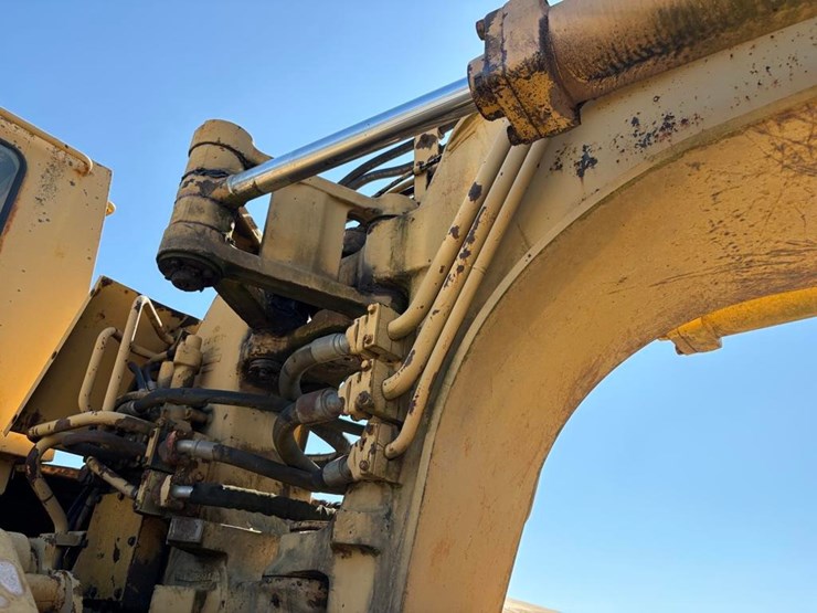 caterpillar-615-image-16