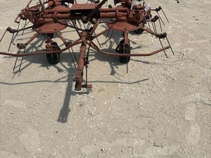 new-holland-169-image-1