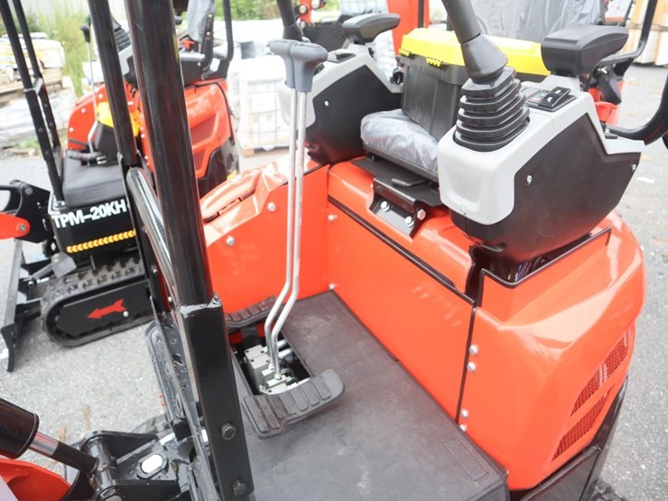 tpm-20kh-mini-excavator-image-8