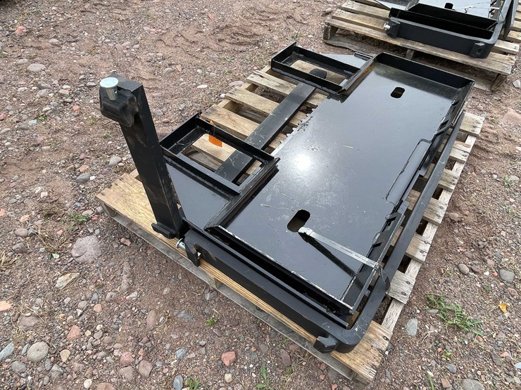 #5104-•-45-in.-skid-steer-fork-frame-v2-with-42-in.-forks-image-3