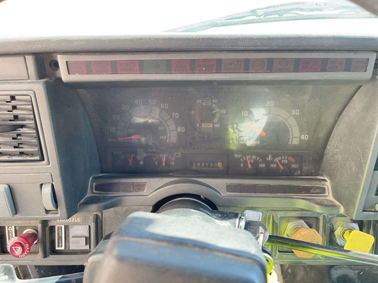 2002-chevrolet-c7500-single-axle-grain-truck-image-45