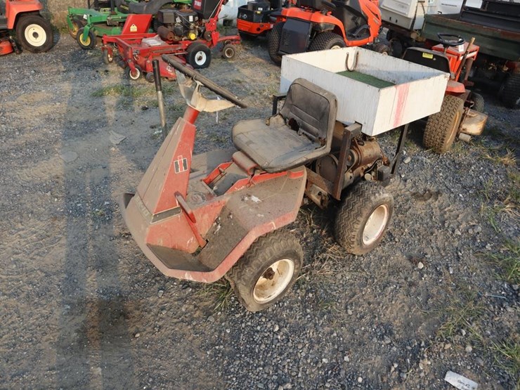 international-ek10-riding-tractor-image-4
