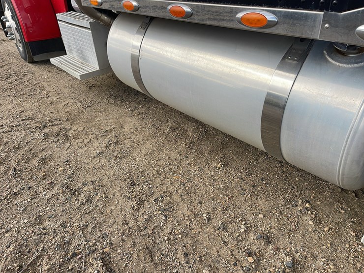 peterbilt-389-image-32