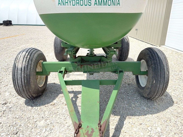 1,000-gallon-anhydrous-wagon-image-12