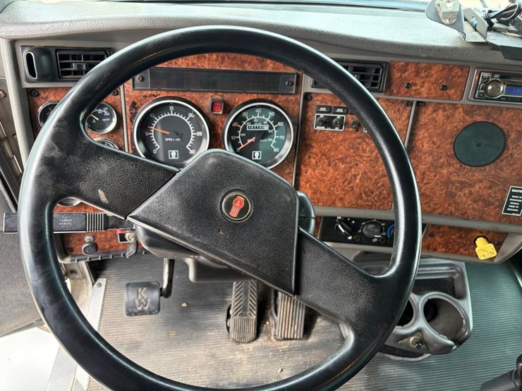 2003-kenworth-t300-image-16