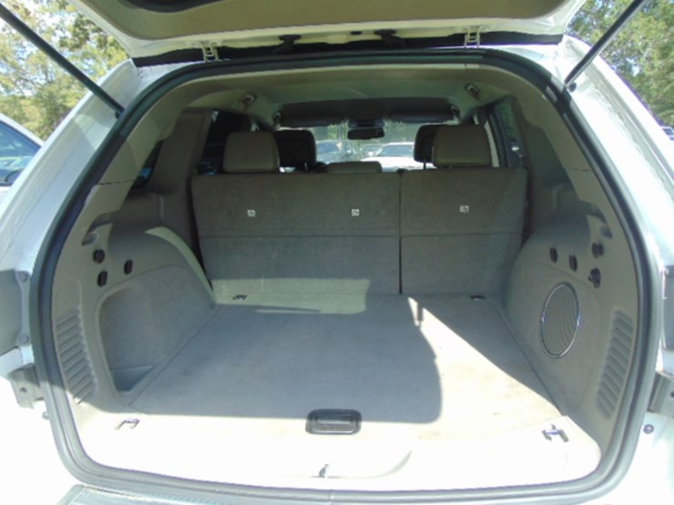 2013-jeep-grand-cherokee-laredo-image-3