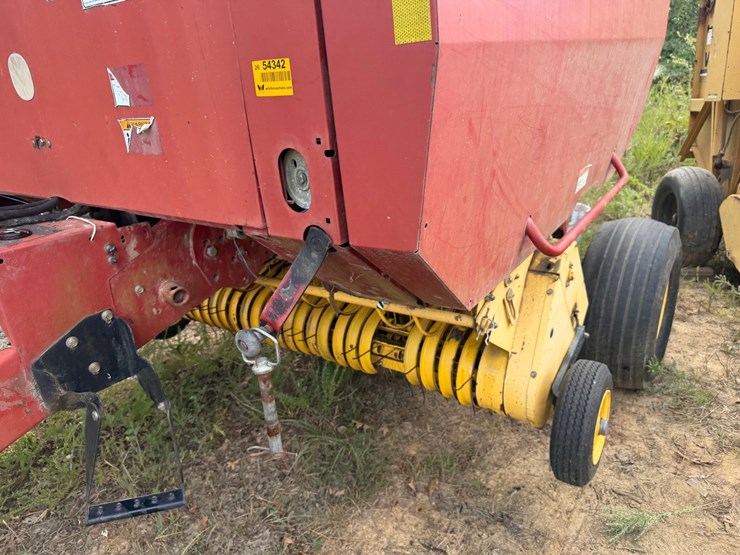 new-holland-br740a-image-26