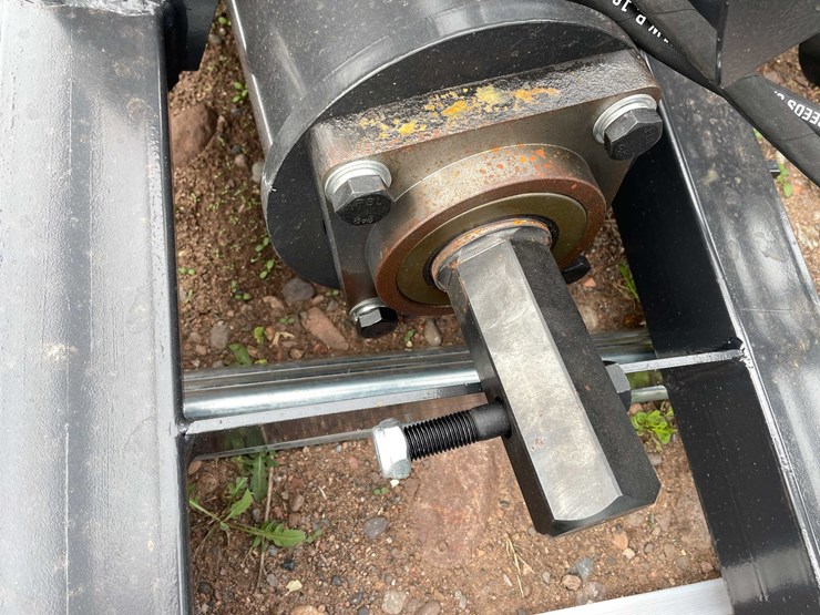 #5140-•-2026-jct-skid-steer-hydraulic-auger-drive-and-(3)-bits-image-5