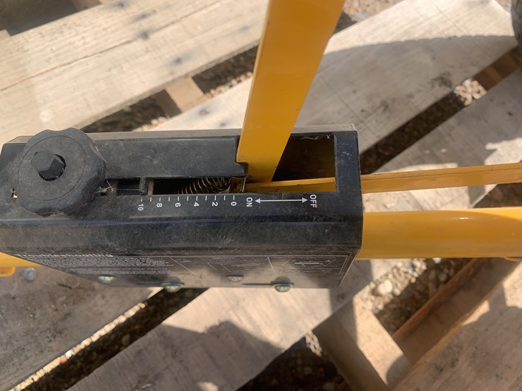 yard-works-spreader-image-7