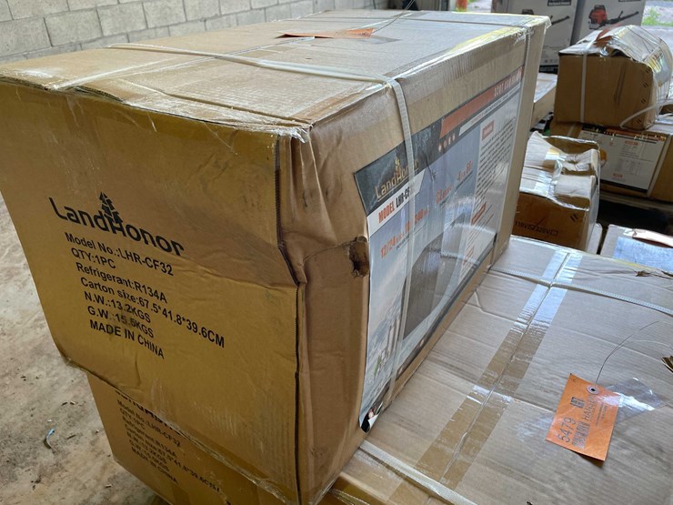 #5478-•-2026-landhonor-lhr-cf32-32-quart-car-fridge-image-1