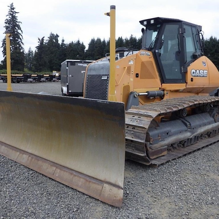 2015 CASE 2050M