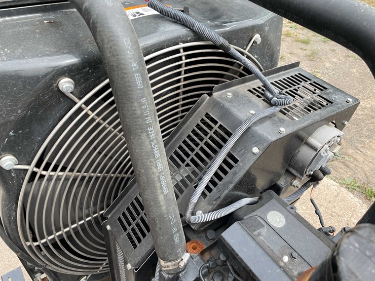 2010-john-deere-6-image-28