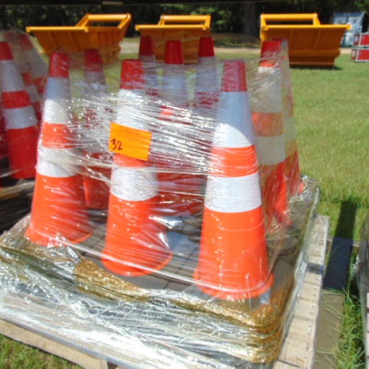 (50) HIGHWAY SAFETY CONES