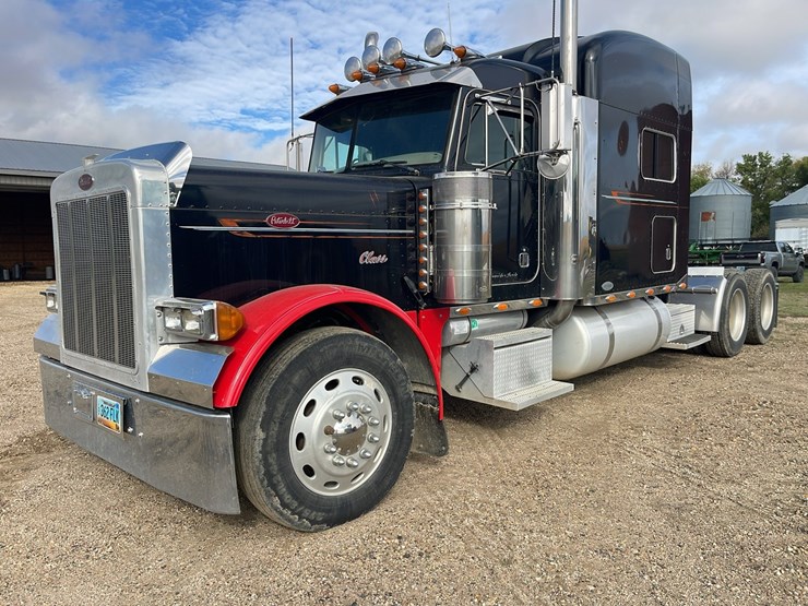 peterbilt-389-image-1