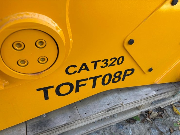 caterpillar-320-image-4