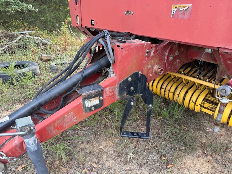 new-holland-br740a-image-27