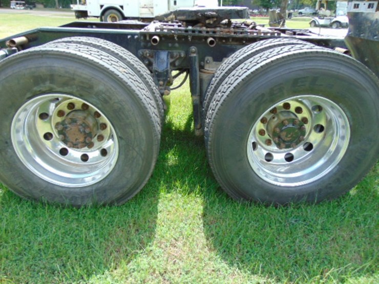 2019-mack-pinnacle-64t-image-3