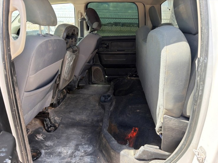 2017-dodge-ram-3500-image-8