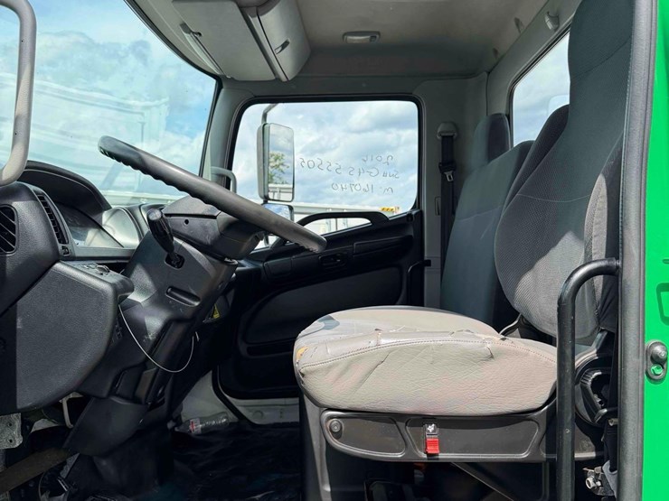 2016-hino-338-image-16