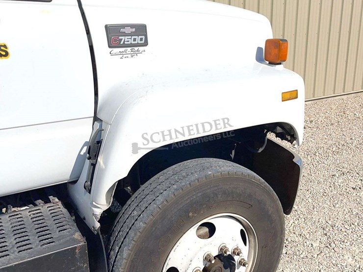 2002-chevrolet-c7500-single-axle-grain-truck-image-17