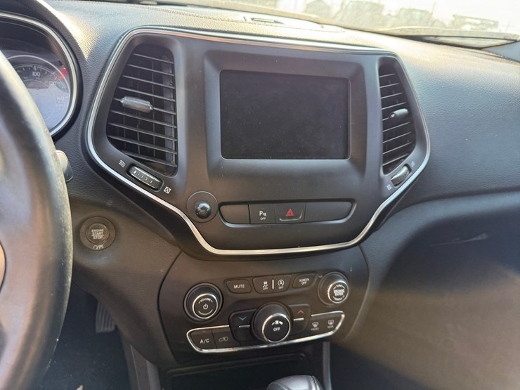 2019-jeep-cherokee-image-38
