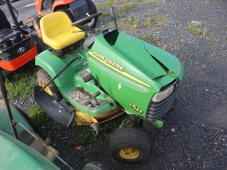 john-deere-lt155-riding-mower-image-1