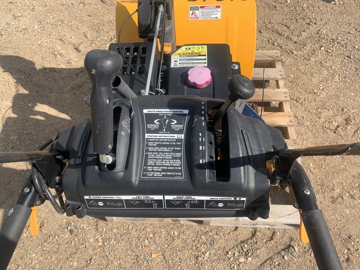 cub-cadet-528sw--snow-blower-image-7