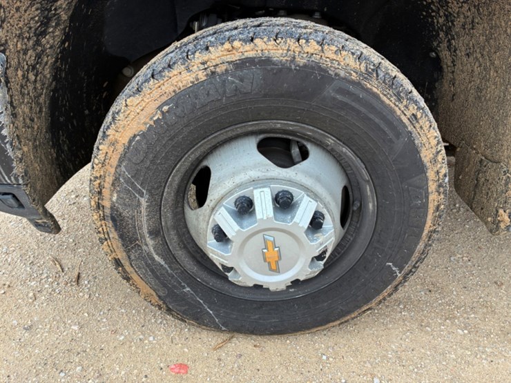 2024-chevrolet-silverado-3500hd-image-11