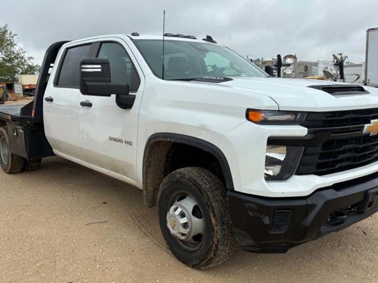 2024-chevrolet-silverado-3500hd-image-3