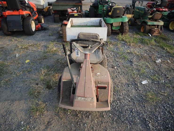 international-ek10-riding-tractor-image-3