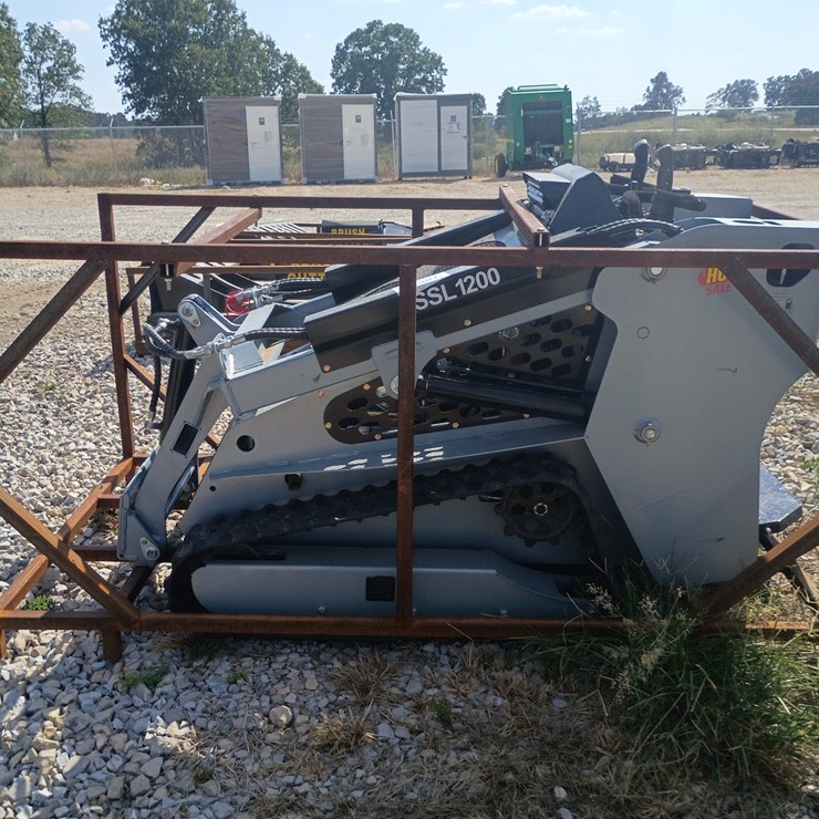 #26907 • 2026 Diesel SDLanch SSL1200 Mini Skid Steer