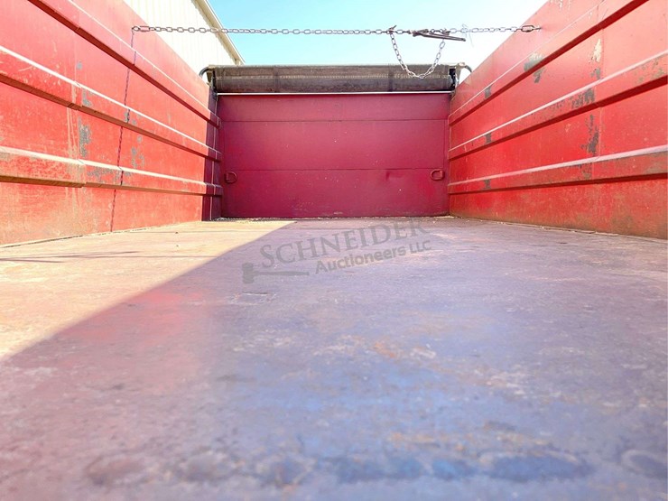 2002-chevrolet-c7500-single-axle-grain-truck-image-30