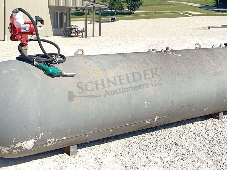 1,000-gallon-steel-fuel-tank-w/-fill-rite-pump-image-1