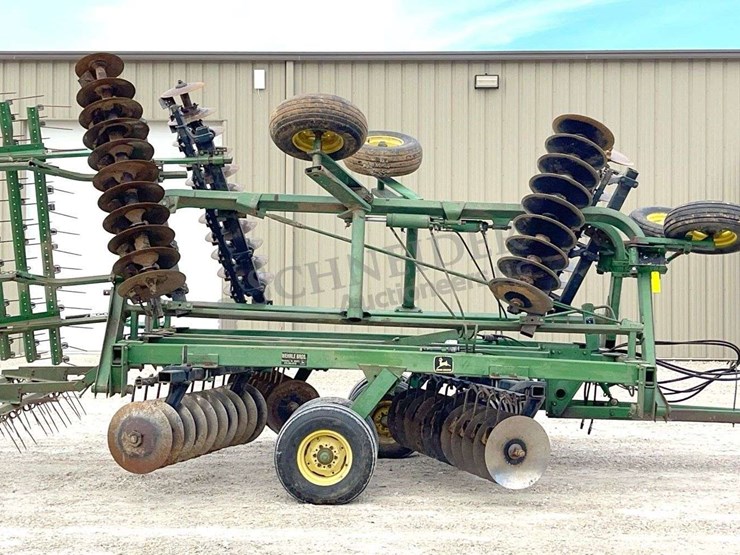 john-deere-235-image-3