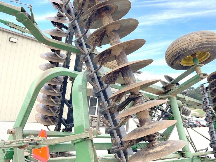 john-deere-235-image-25