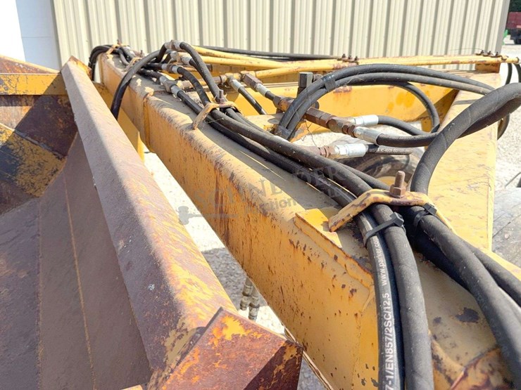 holcomb-pull-type-ejector-scraper-image-30