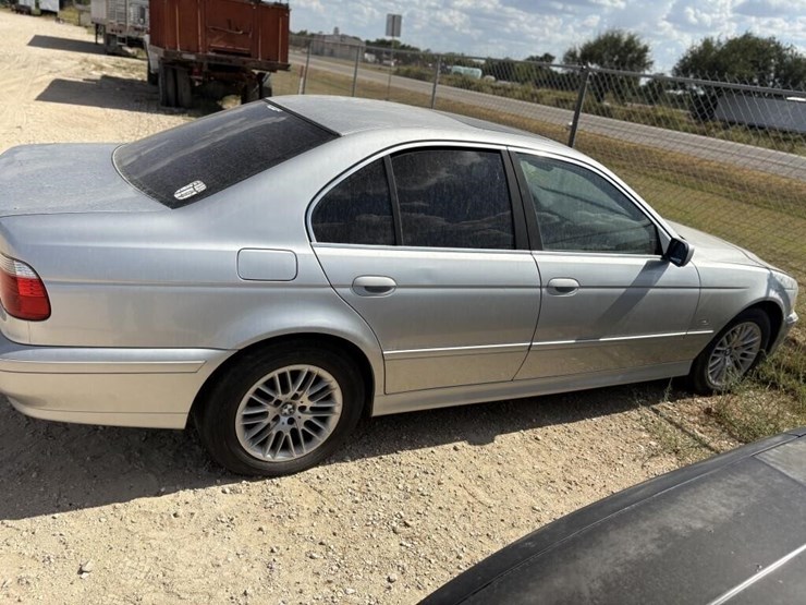l1---2001-bmw-530i-image-2
