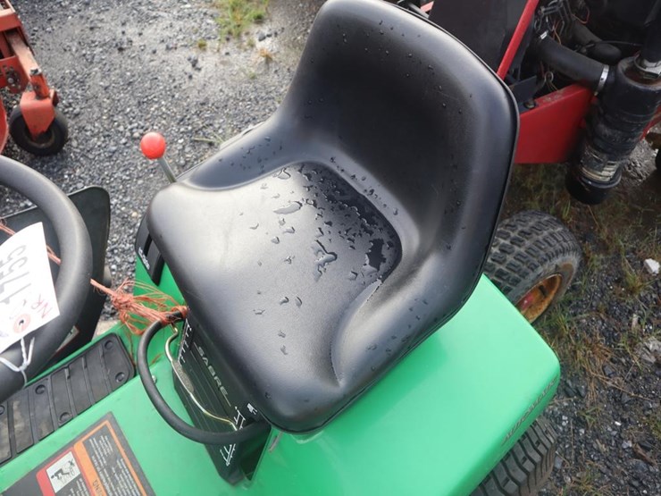 john-deere-sabre-riding-mower-image-19
