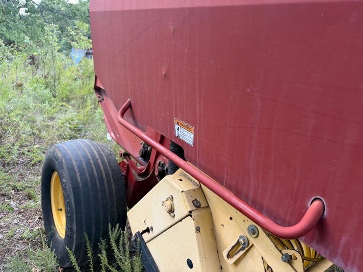 new-holland-br740a-image-39